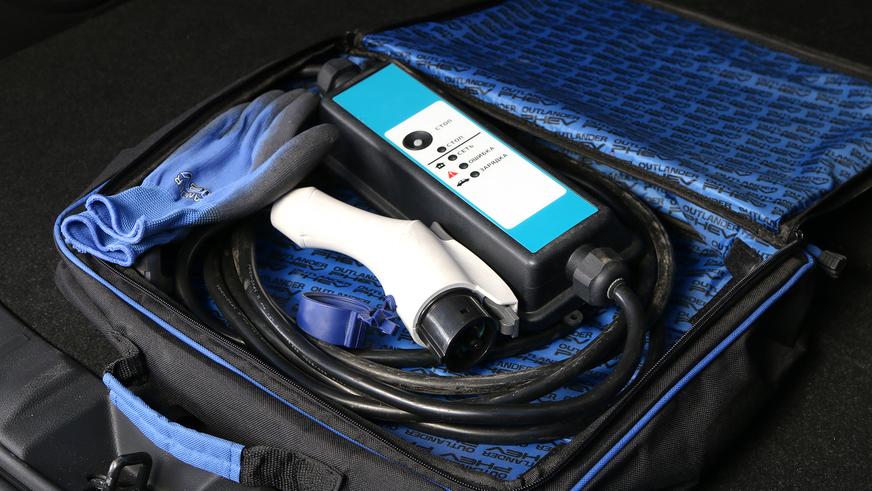 Mitsubishi Outlander PHEV - 2014