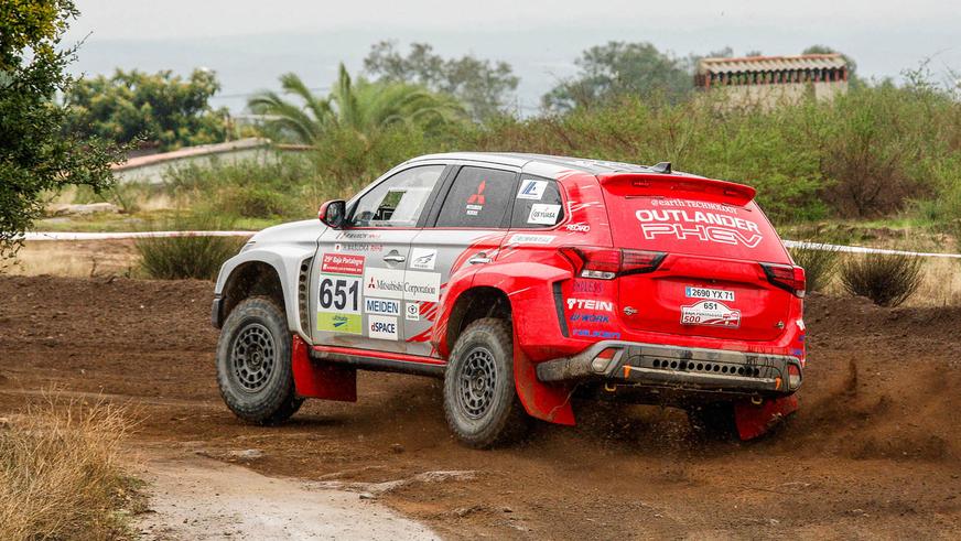 Mitsubishi Outlander PHEV - 2014 - спорт