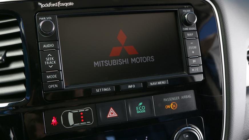 Mitsubishi Outlander PHEV - 2014