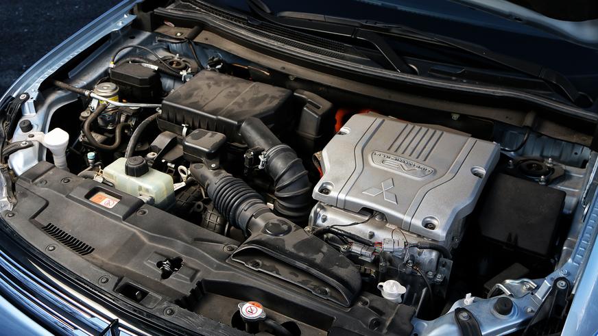 Mitsubishi Outlander PHEV - 2014