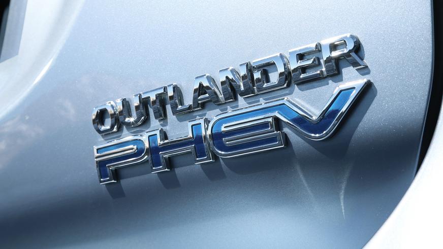 Mitsubishi Outlander PHEV - 2014