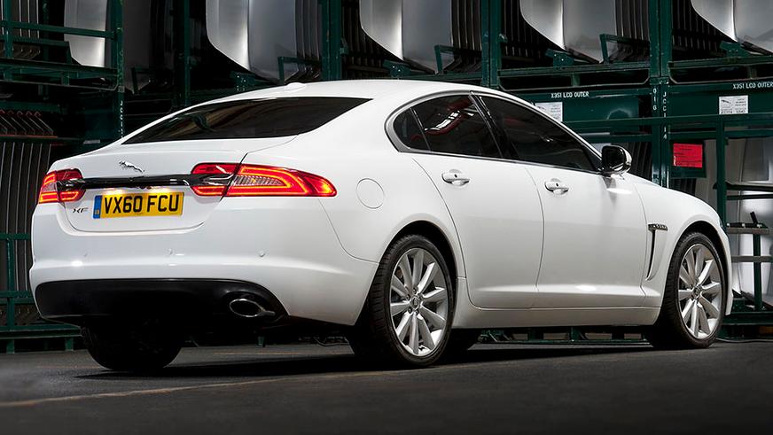 2011 год — Jaguar XF первого поколения (фейслифтинг)