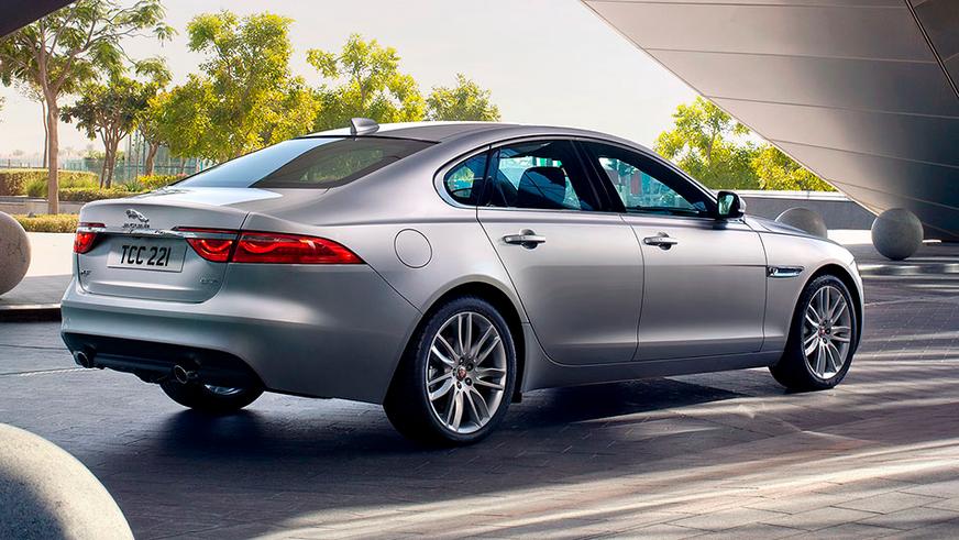 2015 год — Jaguar XF второго поколения