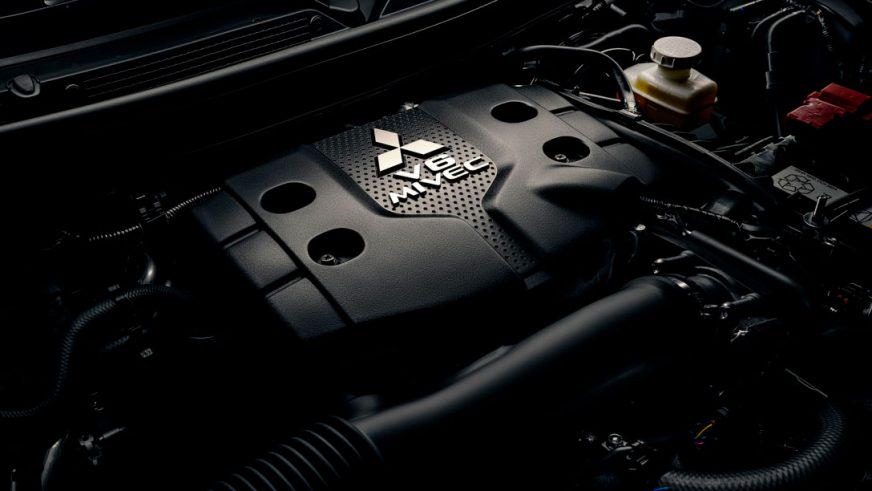Mitsubishi Pajero Sport - 2016 - двигатель