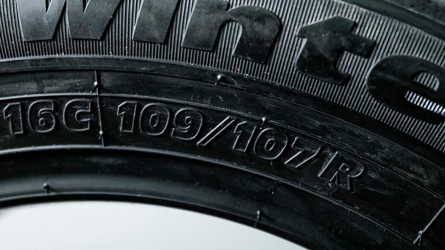 О чём предупреждают буквы и цифры на ваших шинах