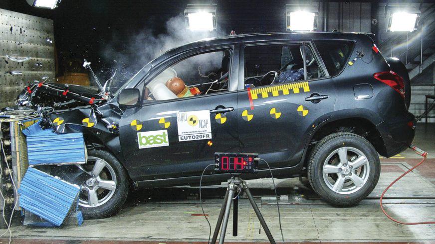 Toyota RAV4 - 2012 - краш-тест
