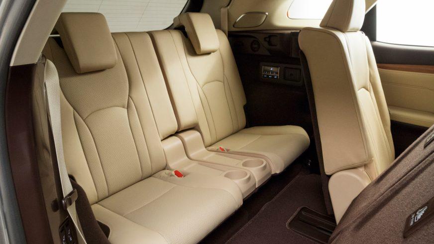 Lexus добавил третий ряд сидений в RX