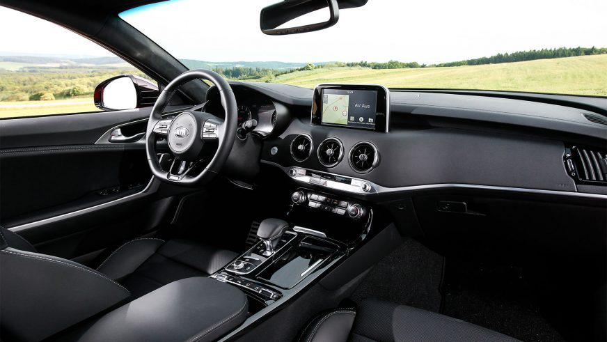 Названы цены на Kia Stinger в СНГ