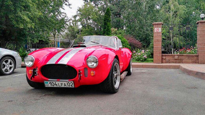 Реплику Shelby Cobra выставили на продажу в Алматы