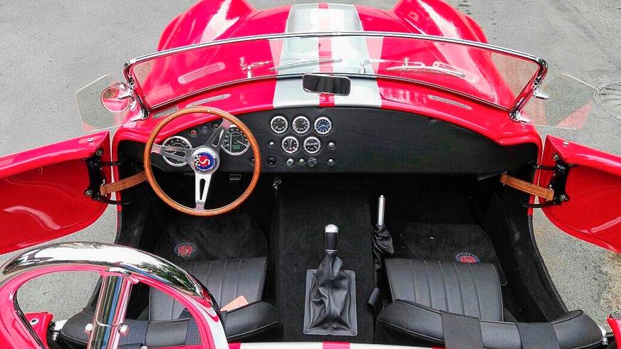 Реплику Shelby Cobra выставили на продажу в Алматы