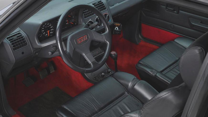 В продаже появился бронированный хот-хэтч Peugeot 205 GTI