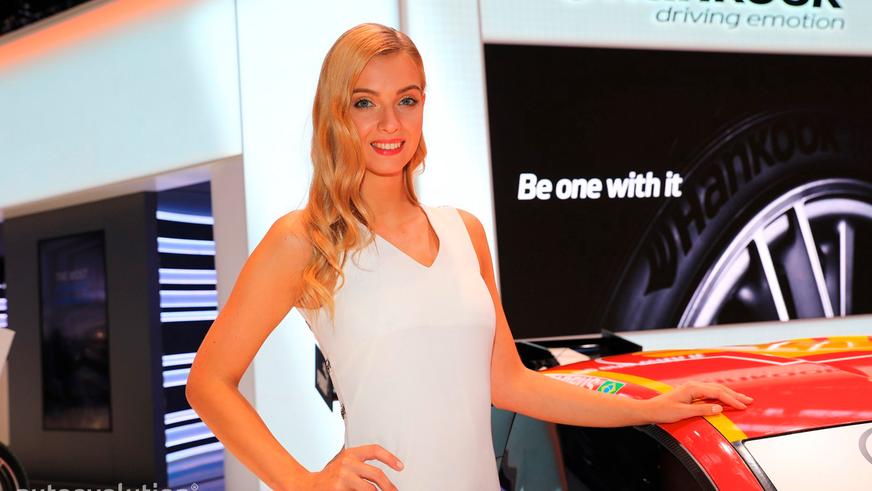 Из автосалона в Женеве могут исчезнуть девушки-модели