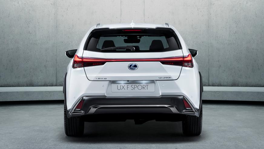 Lexus раскрыл подробности о компактном кроссовере UX