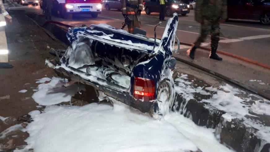 Opel Vectra разорвало в Шымкенте. Пострадали беременная и малыш