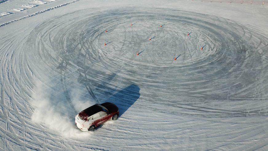 Зимний тест-драйв Jaguar F-Pace