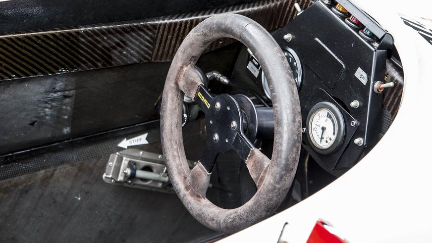 Первый болид Айртона Сенны в Формуле-1 пустят с молотка