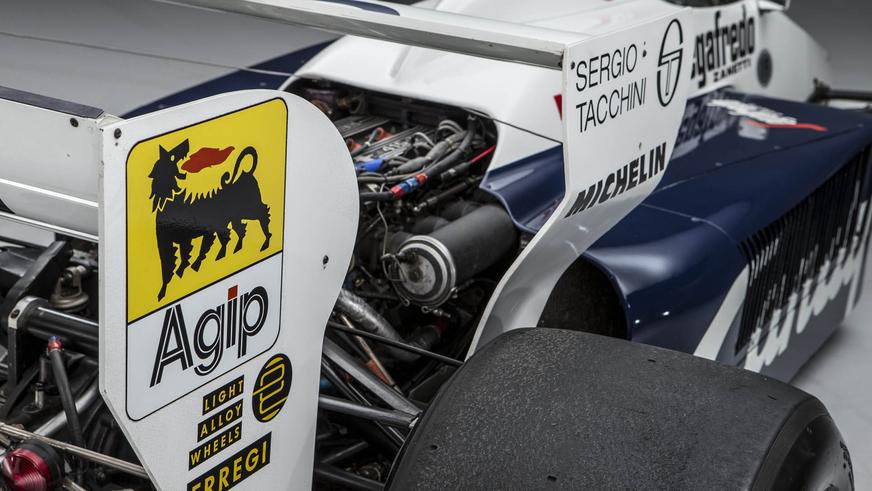 Первый болид Айртона Сенны в Формуле-1 пустят с молотка