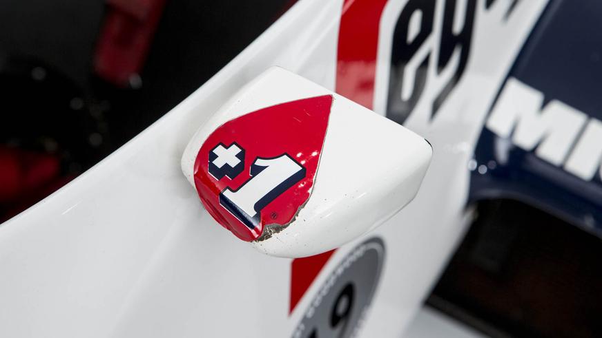 Первый болид Айртона Сенны в Формуле-1 пустят с молотка