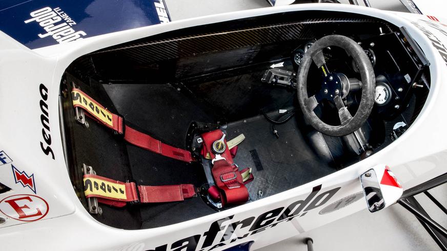 Первый болид Айртона Сенны в Формуле-1 пустят с молотка