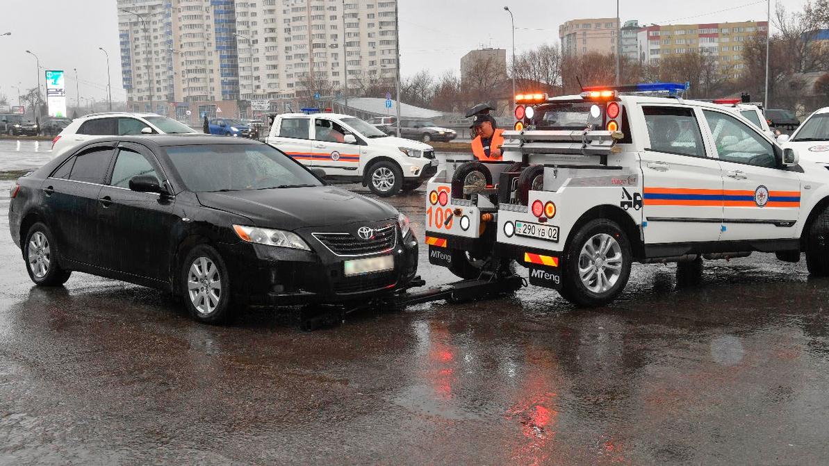 Автомобили с улиц Алматы повезут на штрафстоянки по-новому