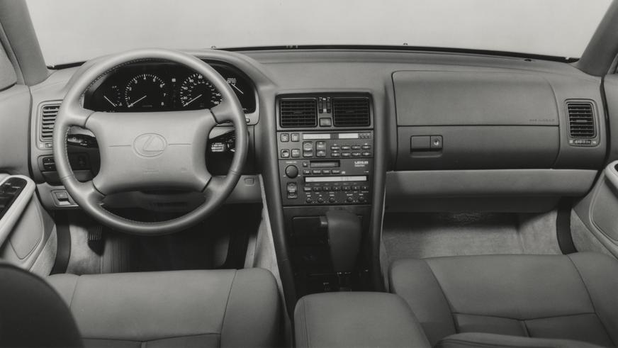 1992 жыл. Lexus LS рестайлингтен кейінгі алғашқы буыны (XF10)