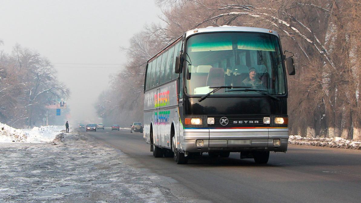 Автобусы в Казахстане продолжают греть паяльными лампами