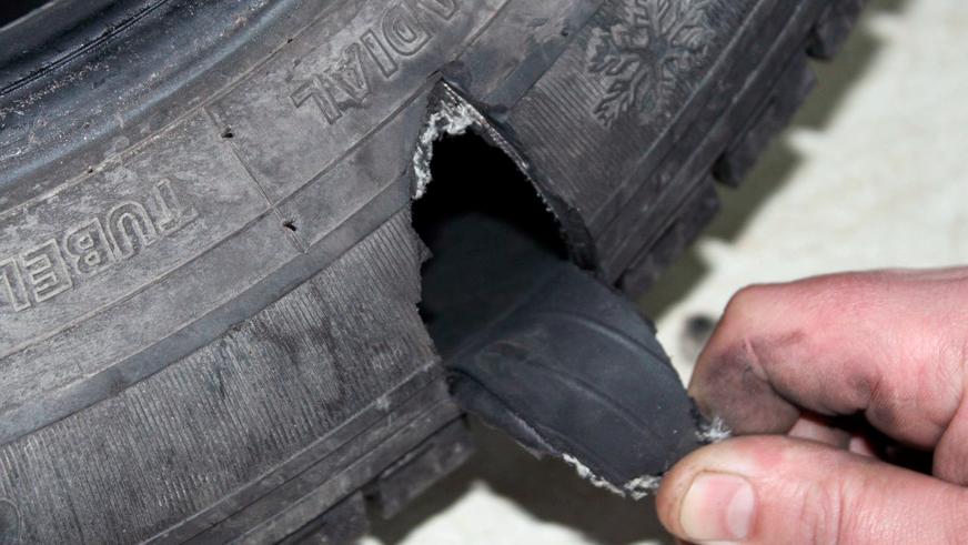 Порвали шину? Знайте, как получить новую бесплатно
