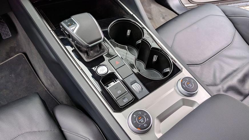 Новый Volkswagen Touareg в Алматы проездом и без камуфляжа