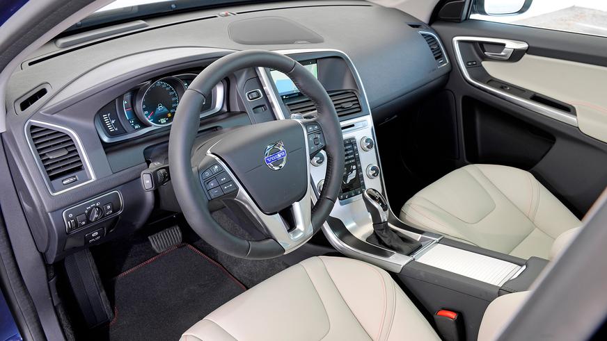 2013 год. Volvo XC60 1-го поколения после рестайлинга