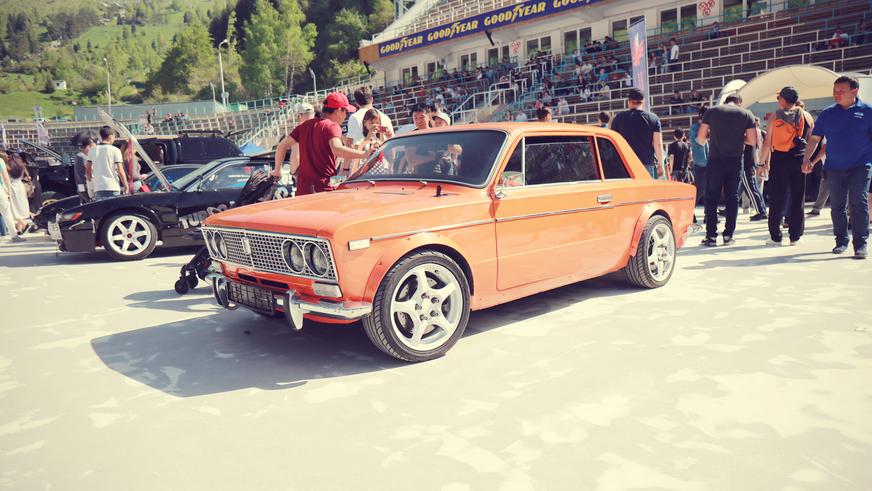 Автошоу прямо на «Медеу»