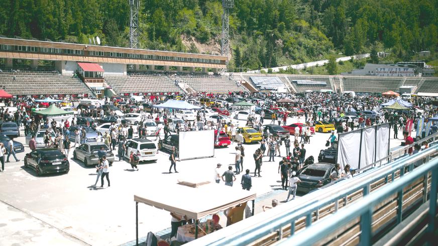 Автошоу прямо на «Медеу»