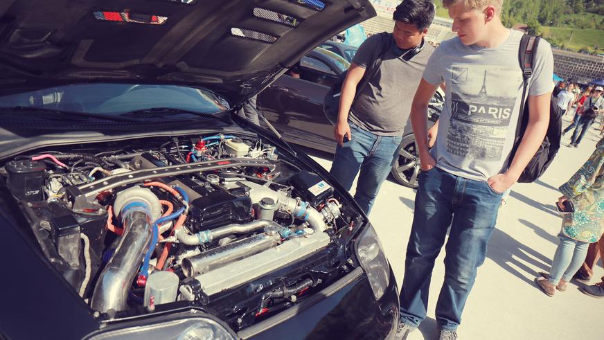 Автошоу прямо на «Медеу»