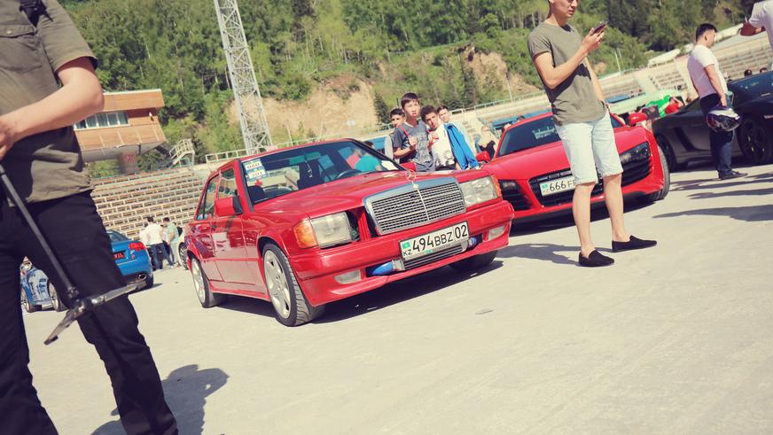 Автошоу прямо на «Медеу»