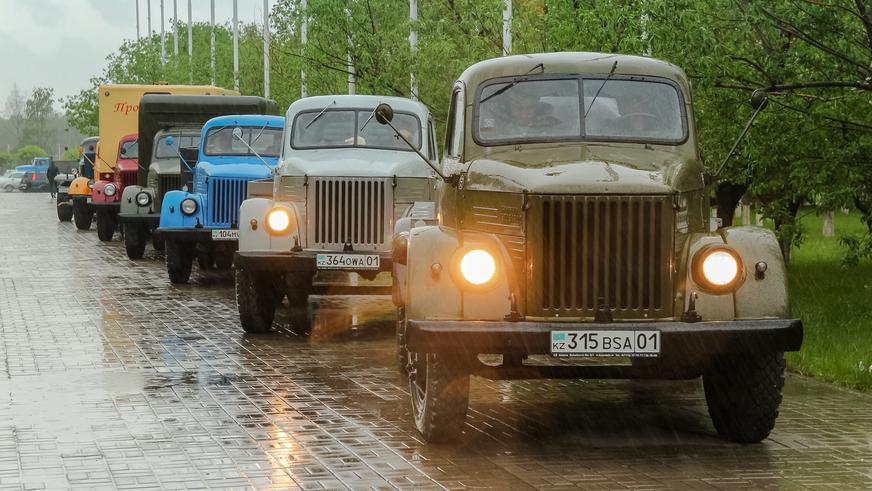 Байкеры в Астане, несмотря на плохую погоду, открыли сезон