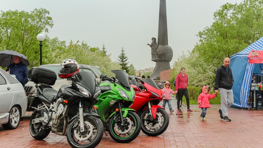 Байкеры в Астане, несмотря на плохую погоду, открыли сезон