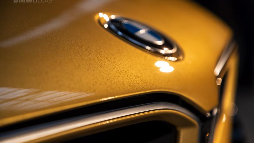 BMW создала две машины с золотым напылением