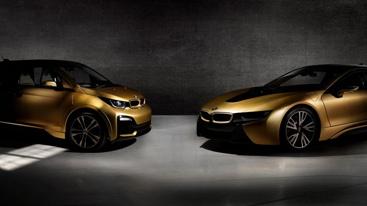BMW создала две машины с золотым напылением