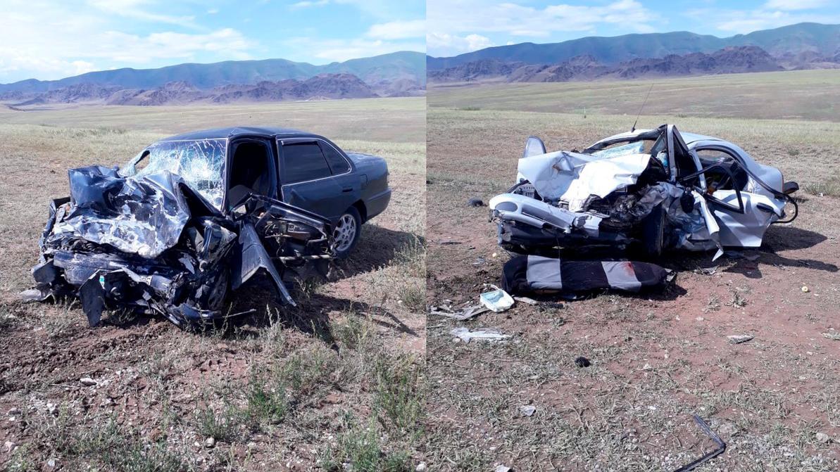 Пять человек погибли при лобовом столкновении авто в Алматинской области