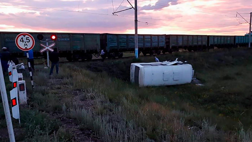 Автобус попал под поезд близ Экибастуза