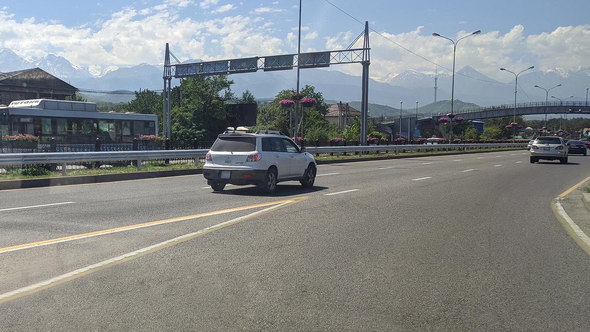 На ВОАД началась установка новых дорожных ограждений