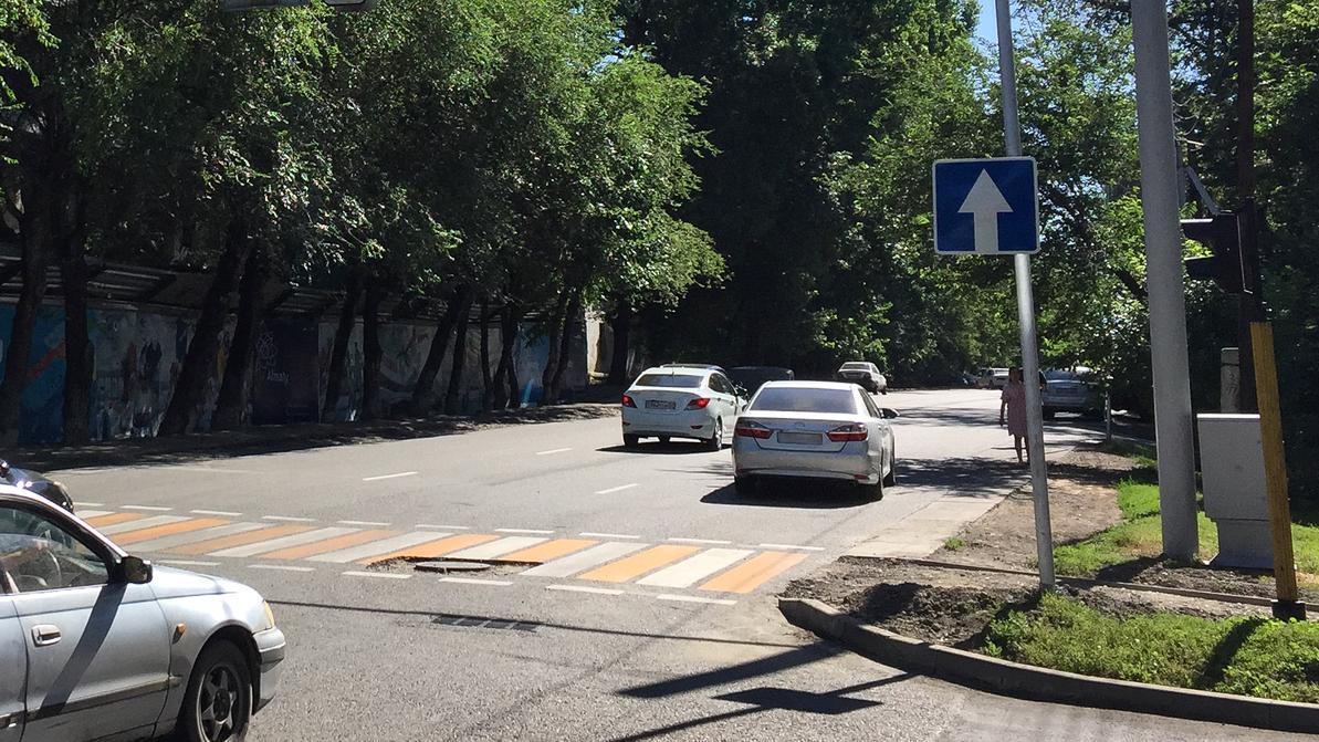 Улица Жамбыла в Алматы стала односторонней на восток