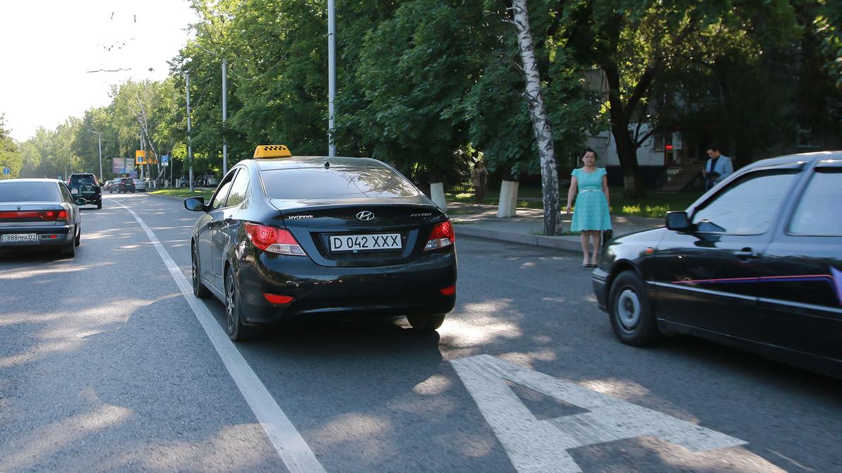 Такси в Москве и области могут ездить по выделенным полосам