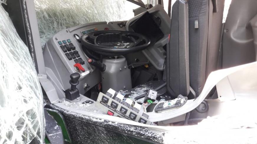 Два автобуса столкнусь лоб в лоб в Алматы