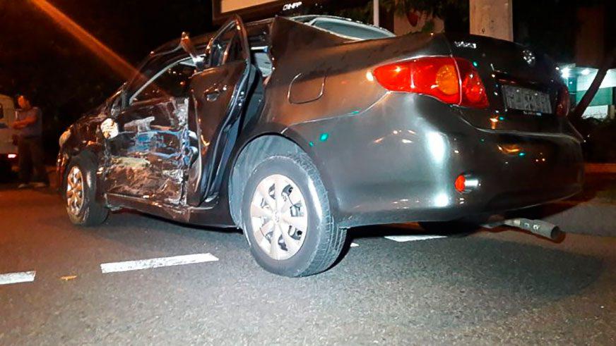 Автобус протаранил Toyota Corolla в Алматы