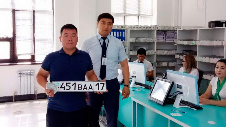 Выдача госномеров с 17-м регионом началась