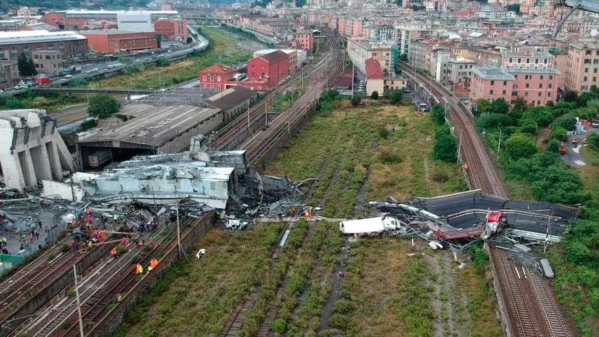 В Италии рухнул автомобильный мост