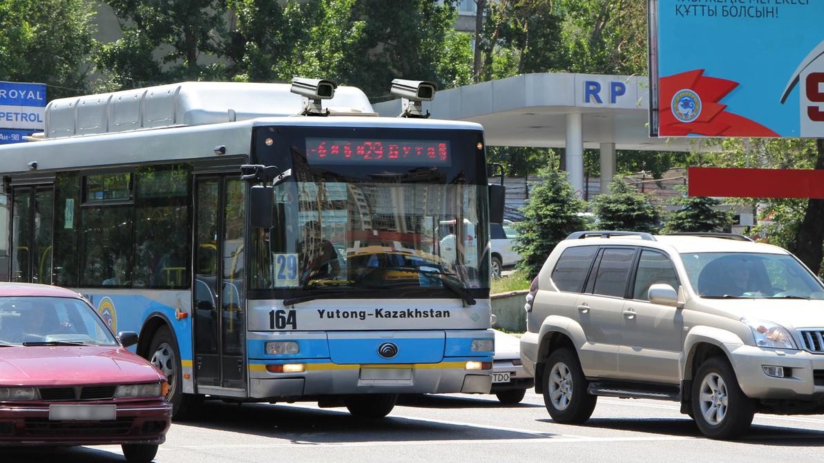 В Алматы в очередной раз пообещали установить видеокамеры в автобусы