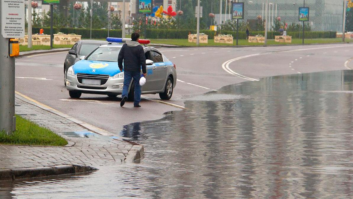 В Астане изменили движение автобусов из-за дождя