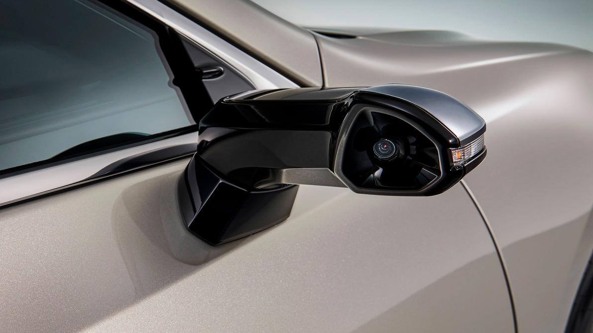 Камеры вместо зеркал появились на Lexus ES