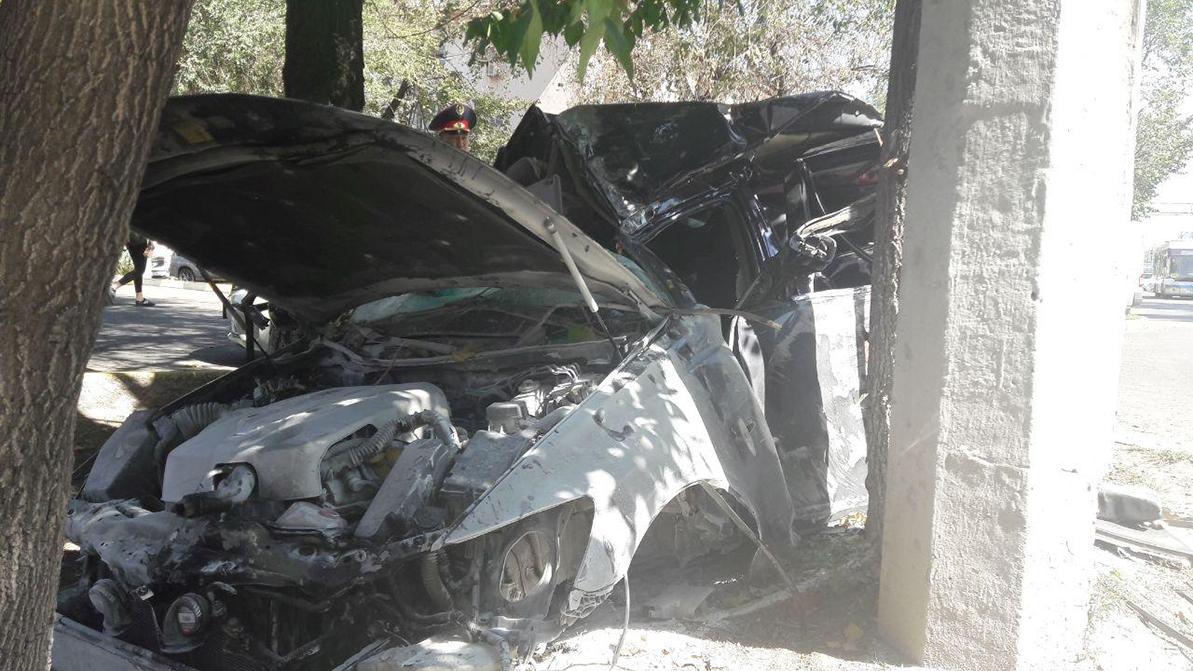 Двое пострадали в аварии с участием Lexus GS в Алматы